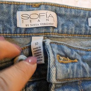 Sofia Vergara Capris